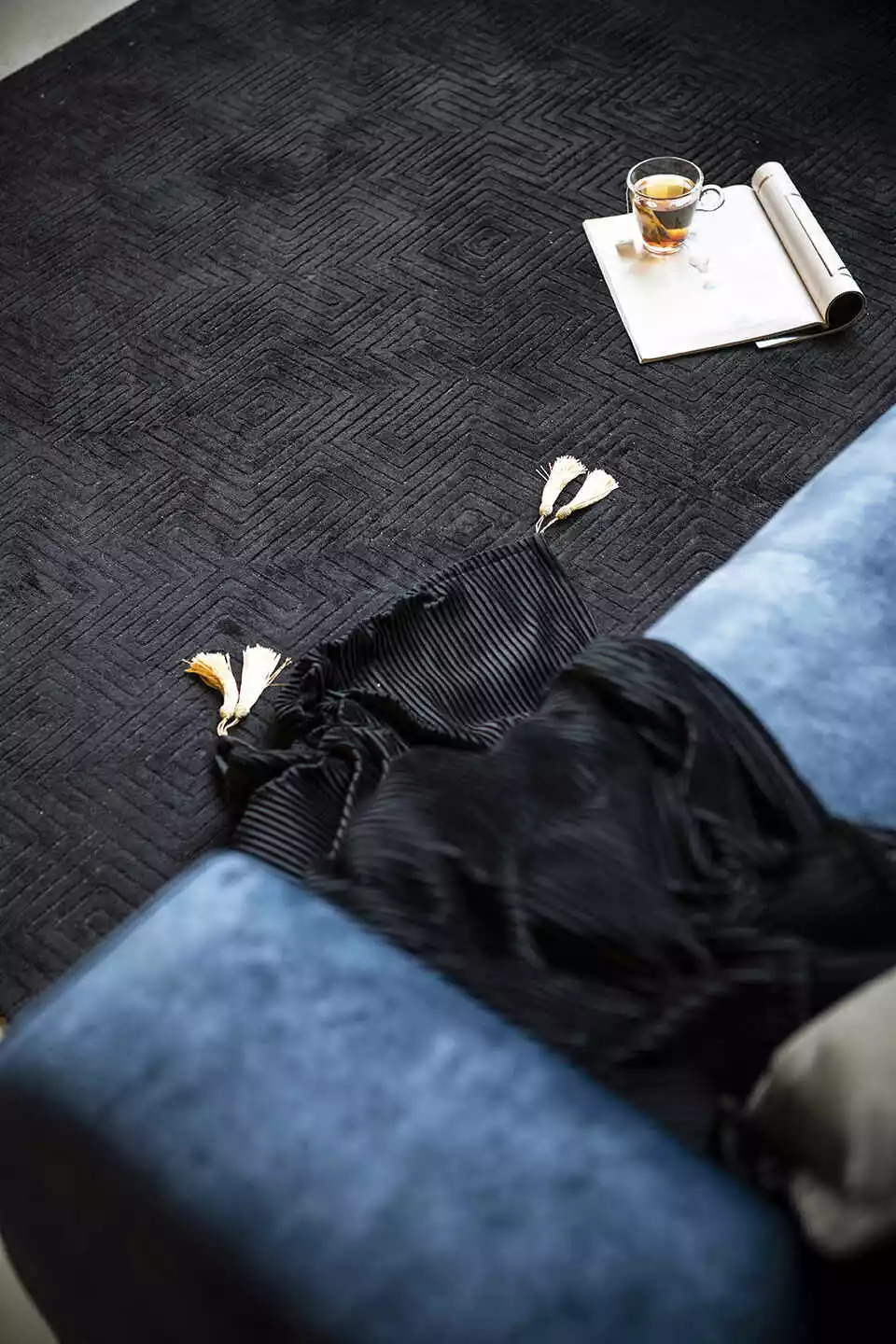 BY-BOO Royalty Musta Samettitorkkupeitto - Image 6