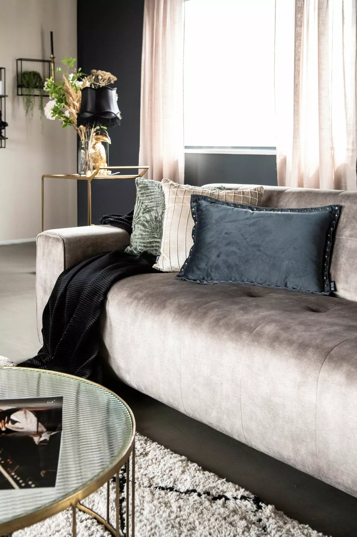 BY-BOO Royalty Musta Samettitorkkupeitto - Image 5